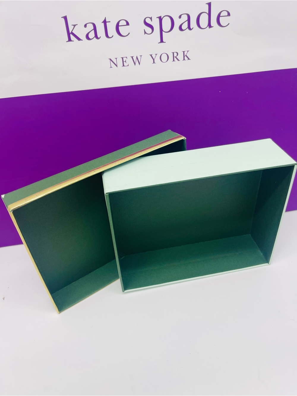Kate Spade New York Empty Gift Box Green Pink Logo Box” Packaging
New - Picture 14 of 16